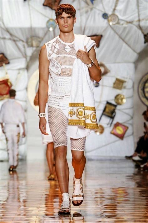 versace uomo 2015|Versace Spring 2015 Menswear Fashion Show .